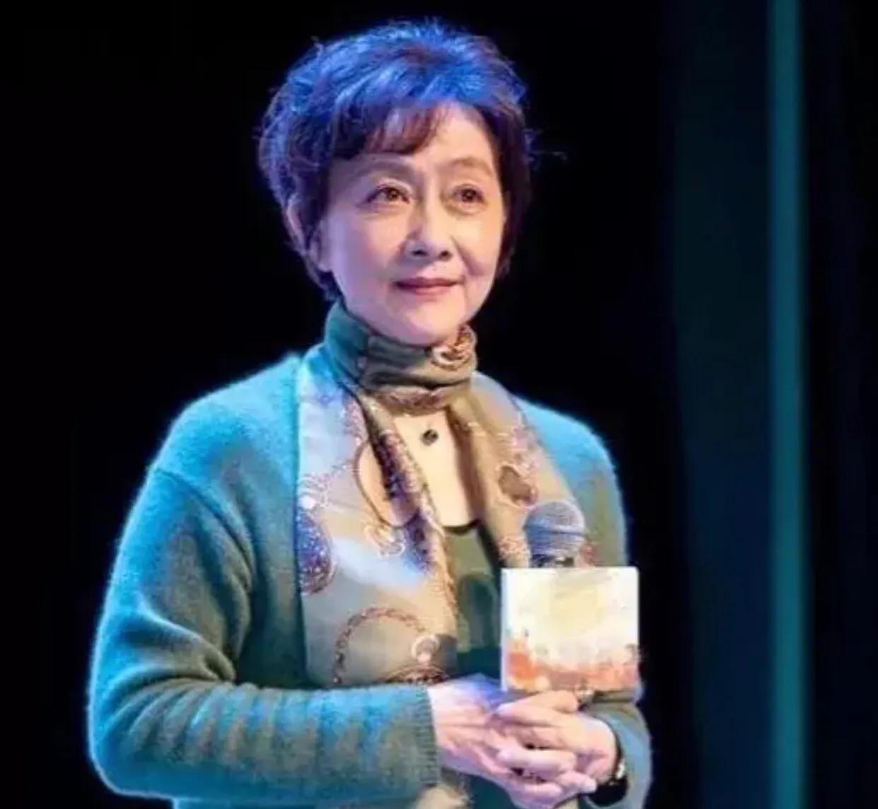 叶童和赵雅芝对比图片,赵雅芝和叶童的绝美瞬间