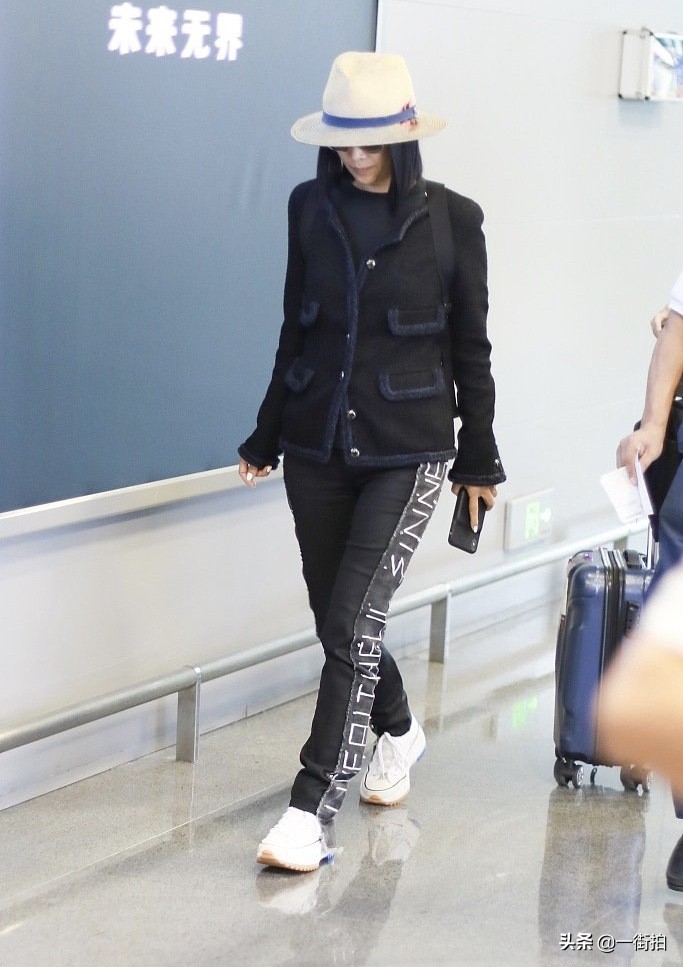 歌坛一姐那英一笑而过,那英歌坛一姐