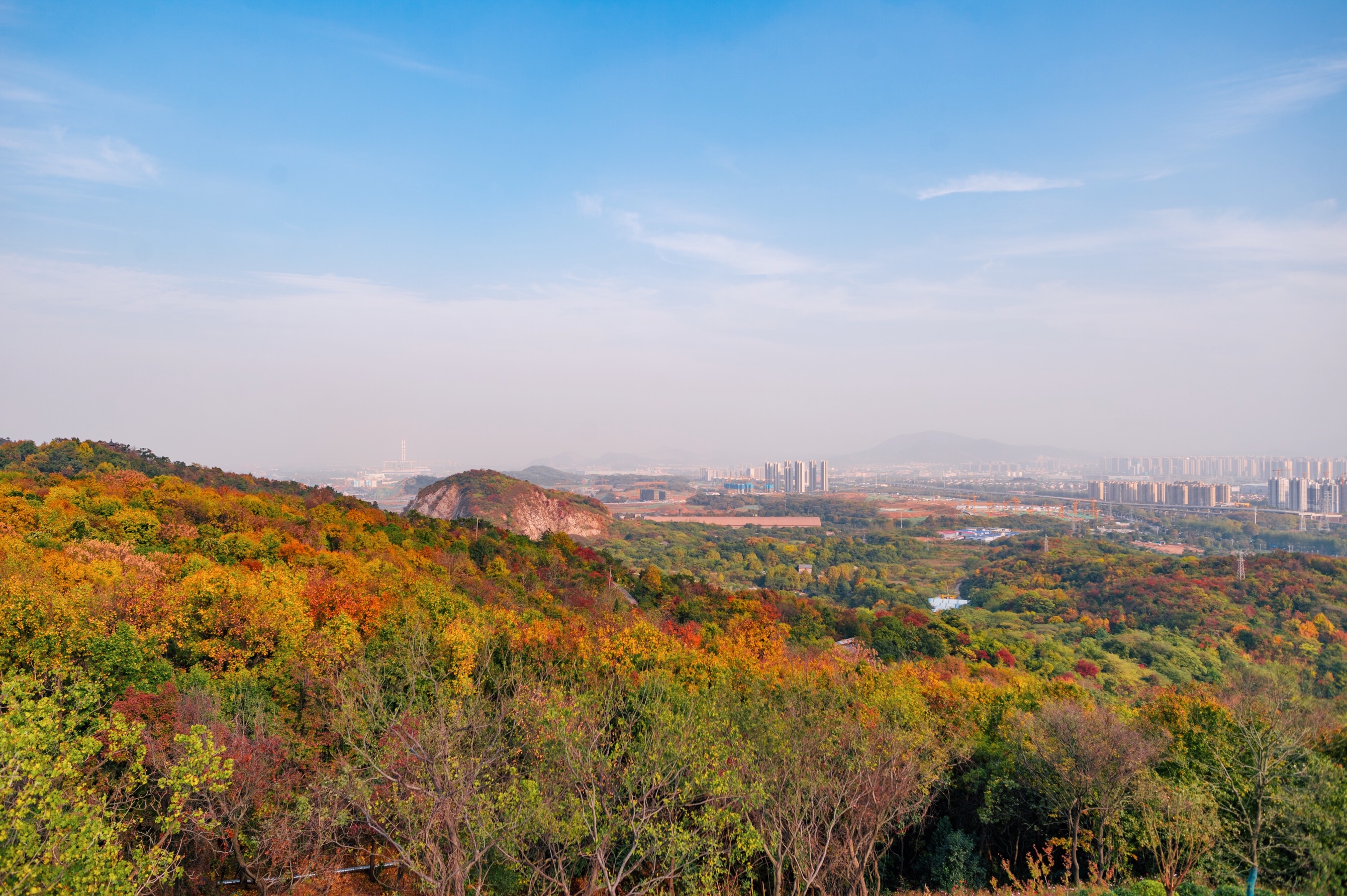 中国四大赏枫胜地南京栖霞山,南京栖霞山进入旅游赏枫季