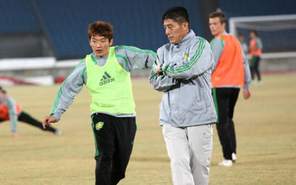 让那英苦恋10年，两个女人为他未婚生子，如今的高峰怎么样了？