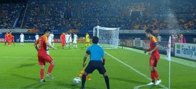 啥水平国奥3次停球失误,中国国奥vs乌兹别克斯坦角球