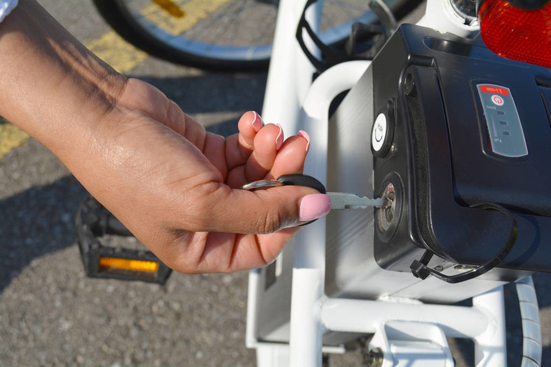 用72v充电器充48v会爆炸吗,72v电动车充电器对电瓶车有影响吗