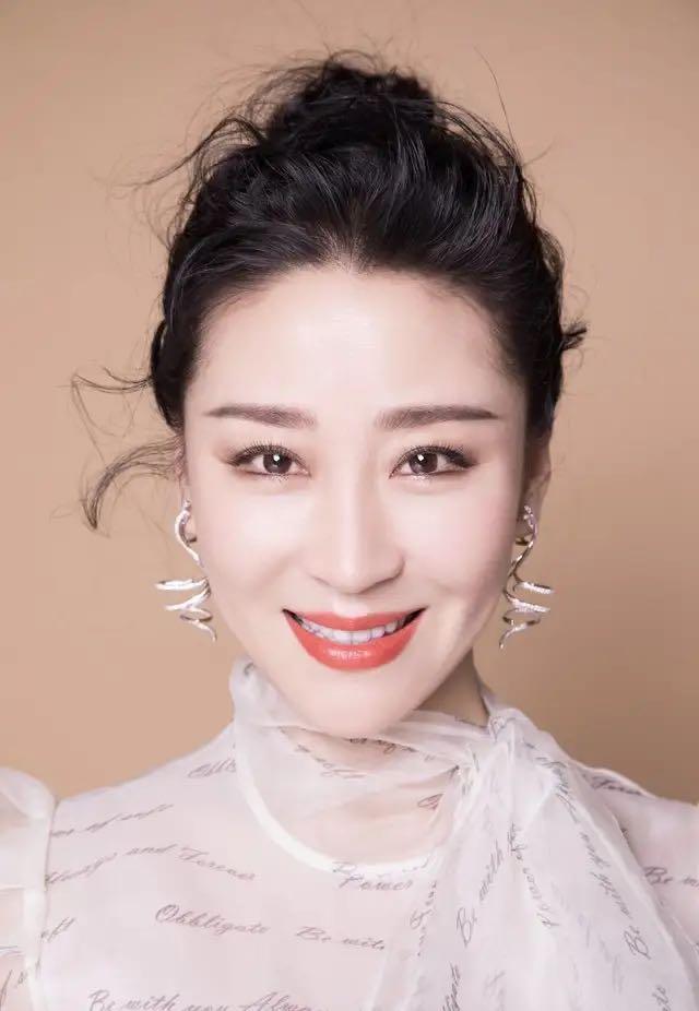 苗圃女汉子电视剧,中年实力派女演员苗圃