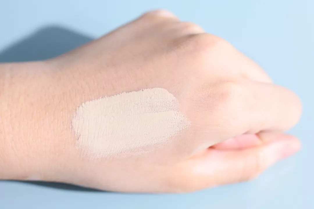 什么bb霜好用不脱妆不卡粉不暗沉,推荐bb霜底妆