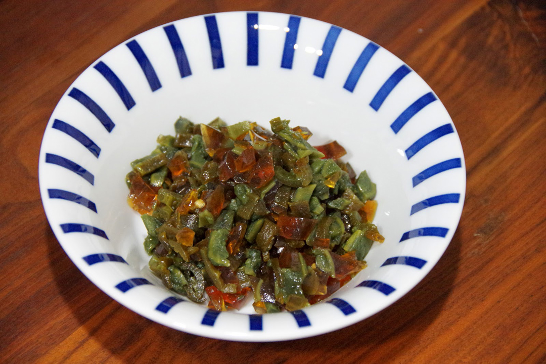 皮蛋和它一起拌简直绝配，5块钱一大盘吃上瘾了，去饭店都吃不到