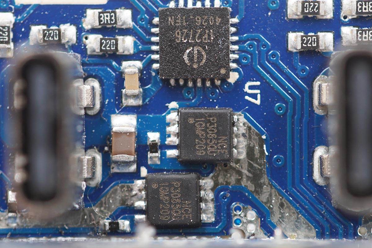 绿联45w双口快充拆解,绿联20瓦双口快充拆解