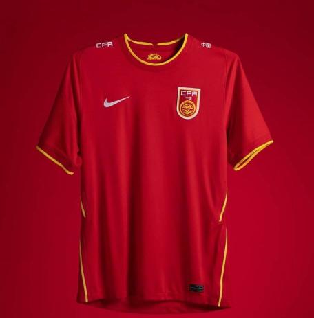 国足新款球衣正式开售！价格640元，球迷：卖40块就考虑一下