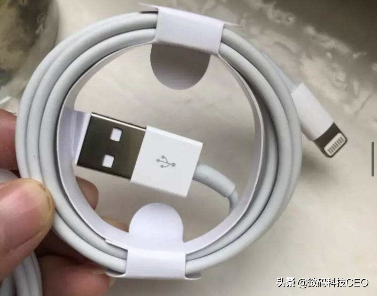 iphone充电口进水提示不允许充电,iphone12promax进水无法充电