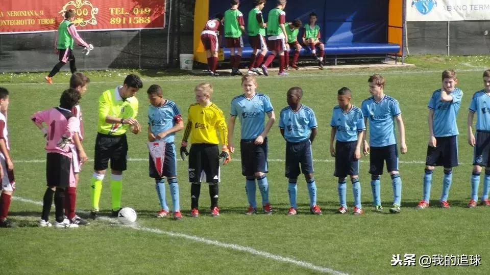 这个“金童”不简单，荷兰足球都靠他