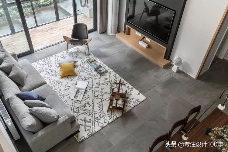 大面积落地窗，绿色肆意增长的家