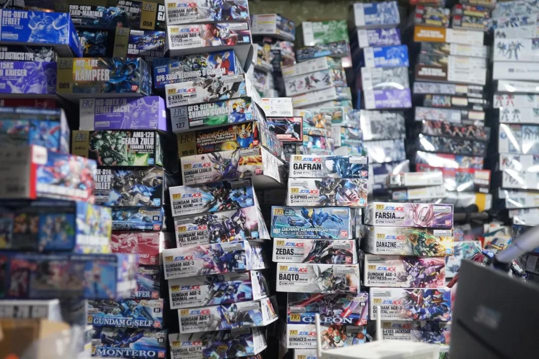 万代hg高达柯西模型,万代模型rg和hg哪个好