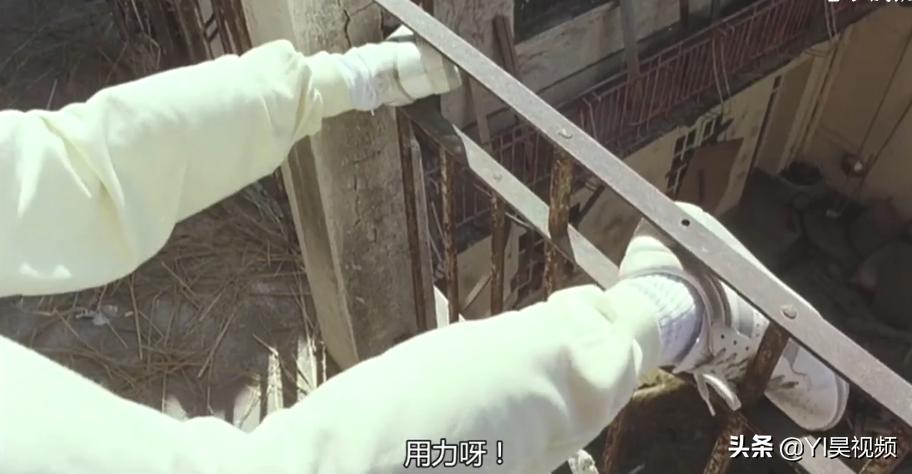 张学友经典喜剧，许冠英搞笑担当，头顶*裤内**斗僵尸《猛鬼差馆》