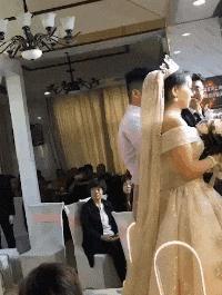 搞笑gif图妹子你这智商真是堪忧啊,搞笑gif妹子你这发型挺别致啊