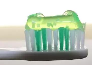 牙龈出血有4种原因用什么牙膏,牙龈出血一吸就满口血怎样治疗