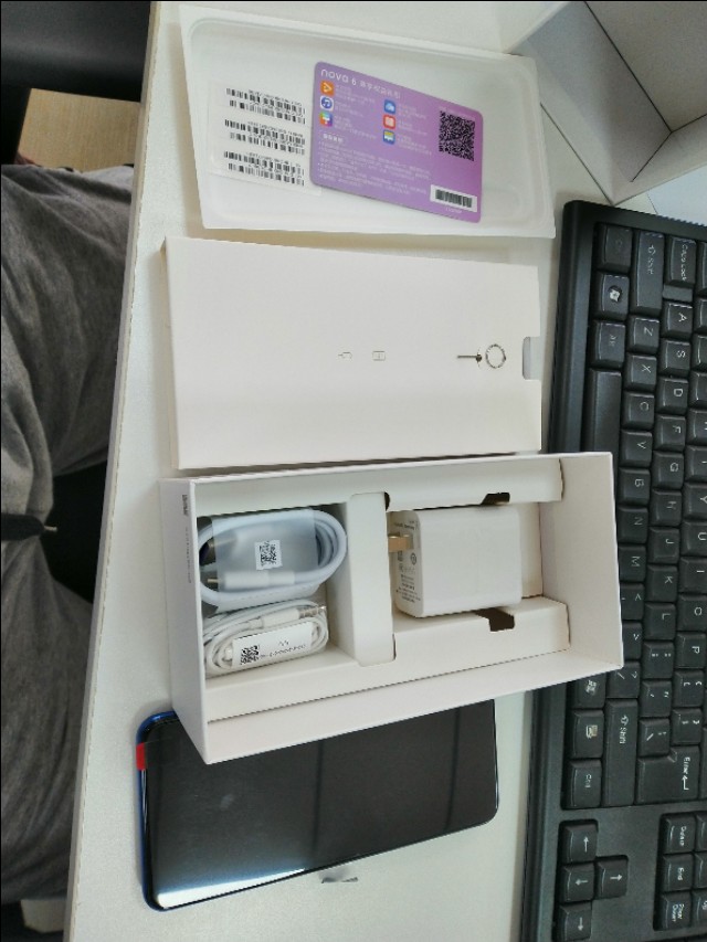华为nova64g版开箱，外加一个简单的评测。有什么想问的留言我