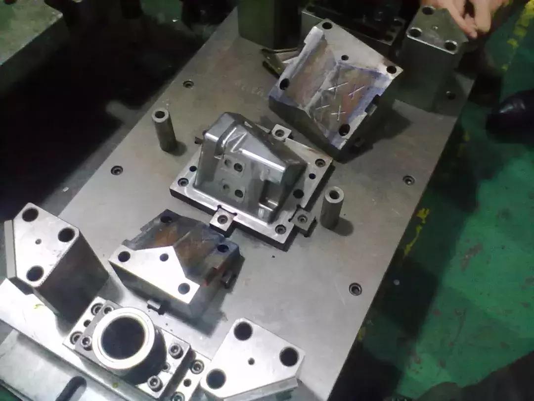 大型模具设计注意事项及问题,大型模具加工技术