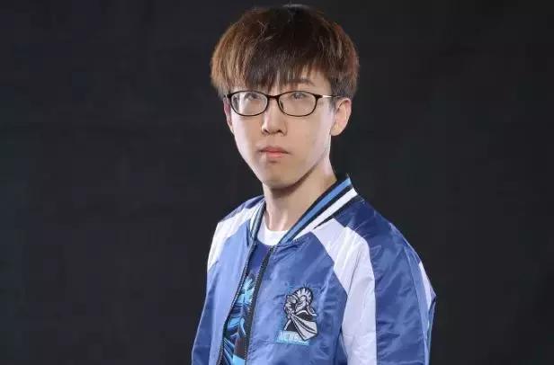 魔兽争霸xiaoy解说2vs2,魔兽中韩对抗赛2v2赛事