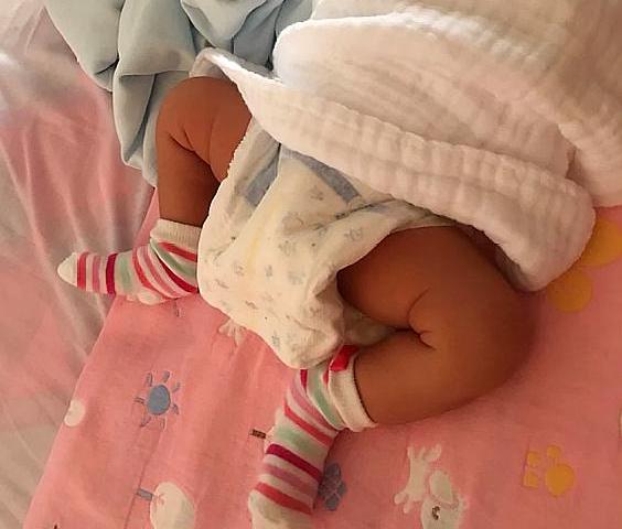 2-3月宝宝一到晚上就哭闹怎么回事,2-3个月宝宝晚上哭闹不止的原因