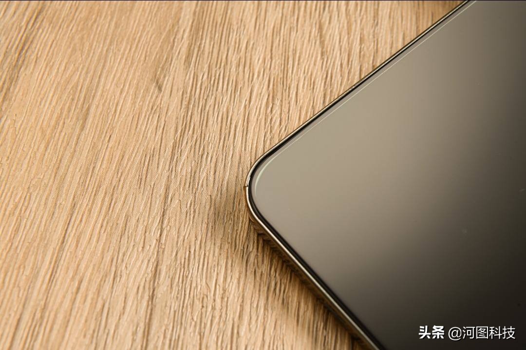 苹果手机贴哪种钢化膜最好用,为什么要给苹果手机贴钢化膜