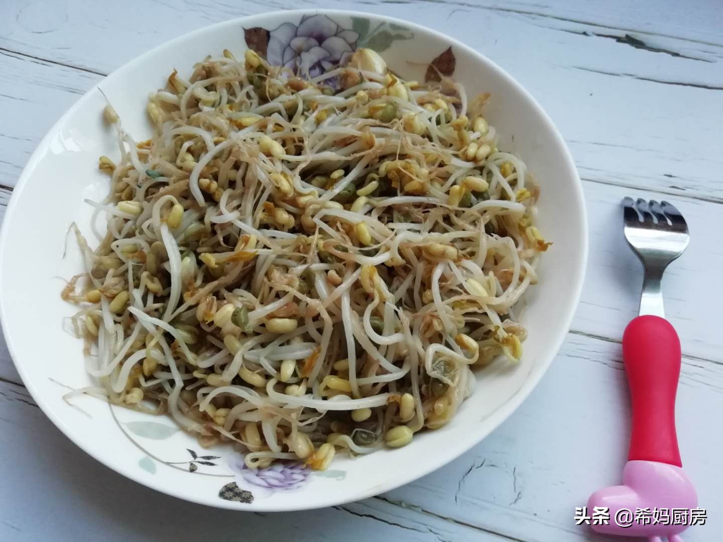 用绿豆泡豆芽七天过程,泡发绿豆怎么做好吃又简单