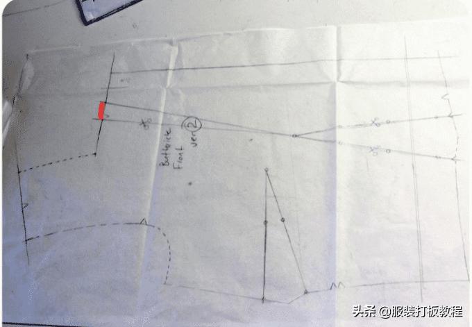 夏天穿吊带裙领口不服帖怎么办,裙子有果冻胶条领口不服帖怎么办