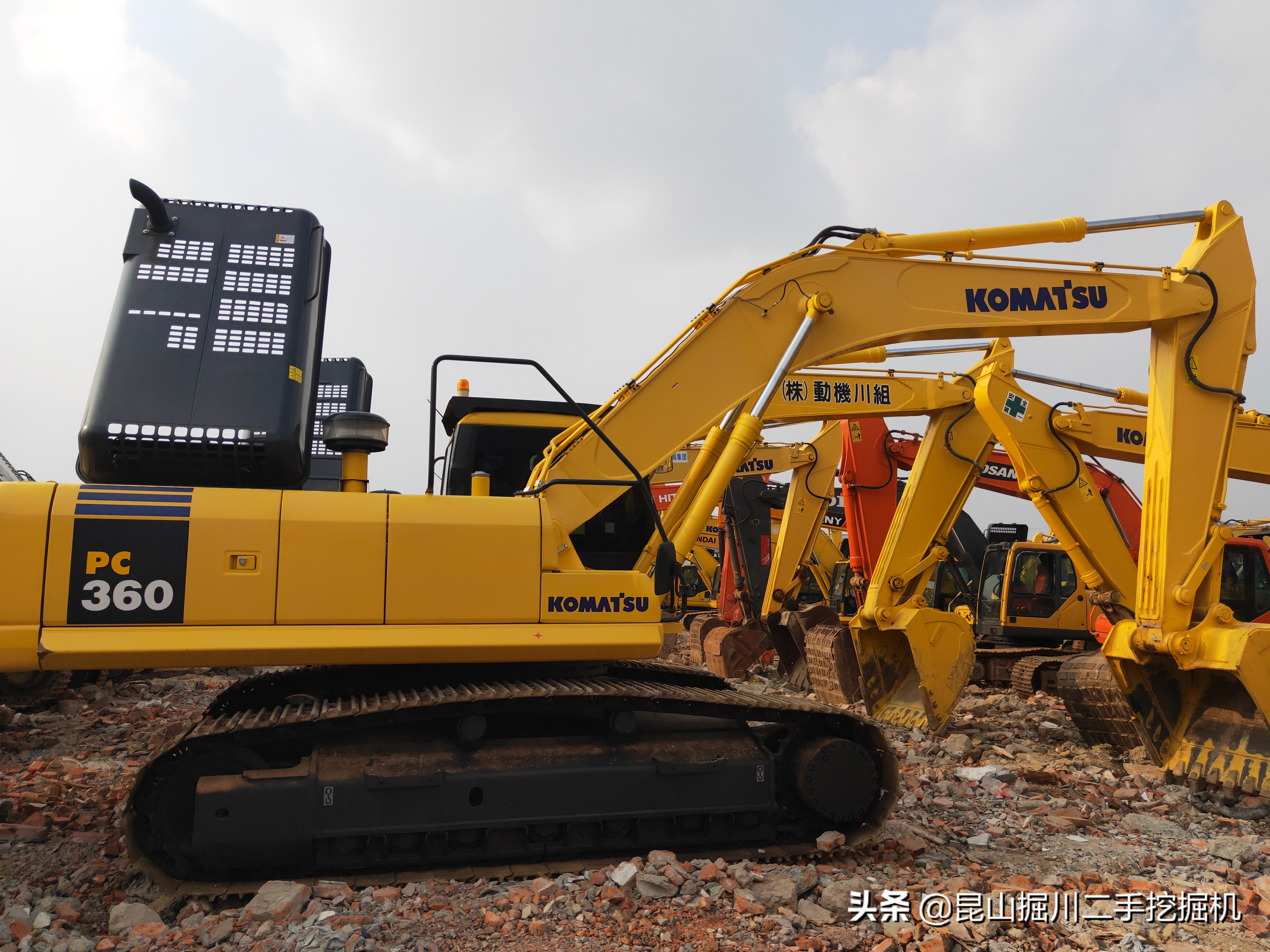 10万左右买二手挖掘机还是新挖机,买什么样的二手挖掘机最合适