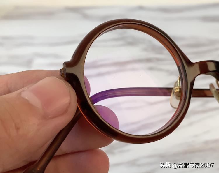 眼镜坏了没有胶带和胶水怎么补救,眼镜坏了去维修要钱吗