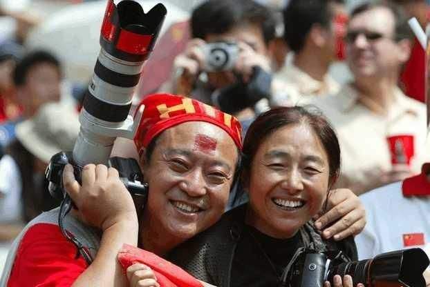 58岁和妻子离婚，64岁在节目晕倒，弃冯巩而去后，牛群有多凄惨？