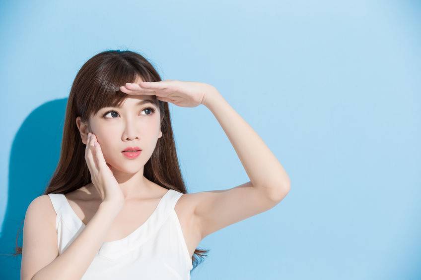 20岁皮肤差抬头纹显老是什么原因,20岁就有抬头纹了是不是太显老了