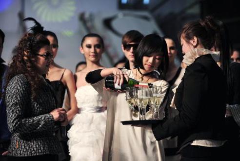 如果你是一个内向沉默的人,内向缺乏自信的人该怎么做