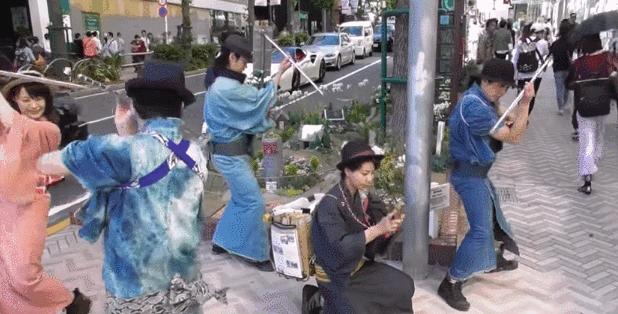 日本街头捡垃圾,日本人街头捡垃圾