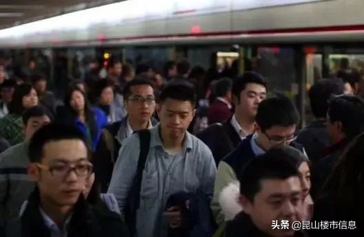 5点起床一早到上海,五点钟出门回家