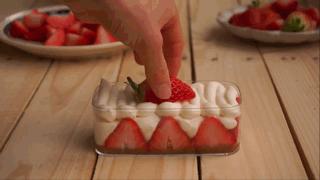 现在很火的草莓蛋糕,最新韩国草莓蛋糕