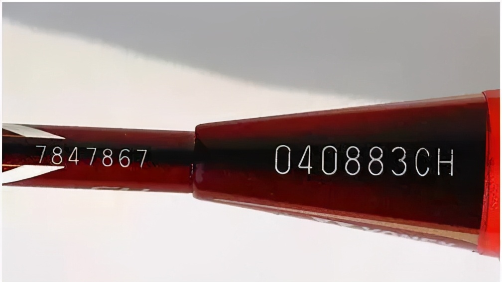 yy羽毛球拍真假辨别图,怎么查询胜利羽毛球拍真假