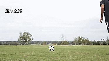 传中技巧教学,45度下底传中教学