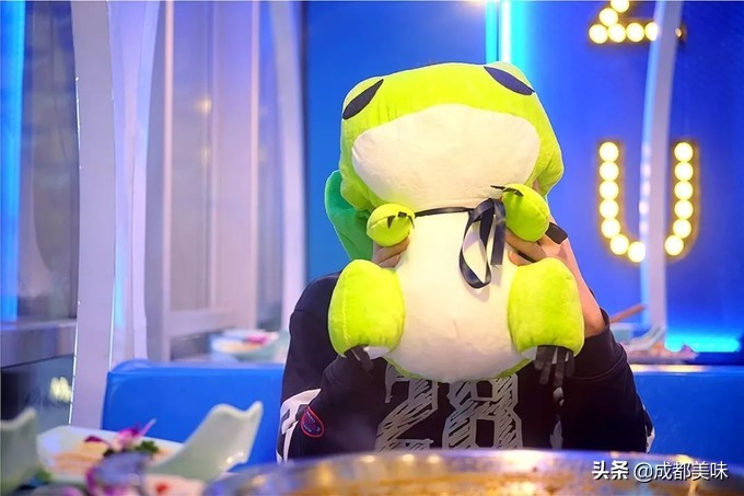 最好吃的美蛙鱼头在哪里,美蛙鱼头火锅的吃法