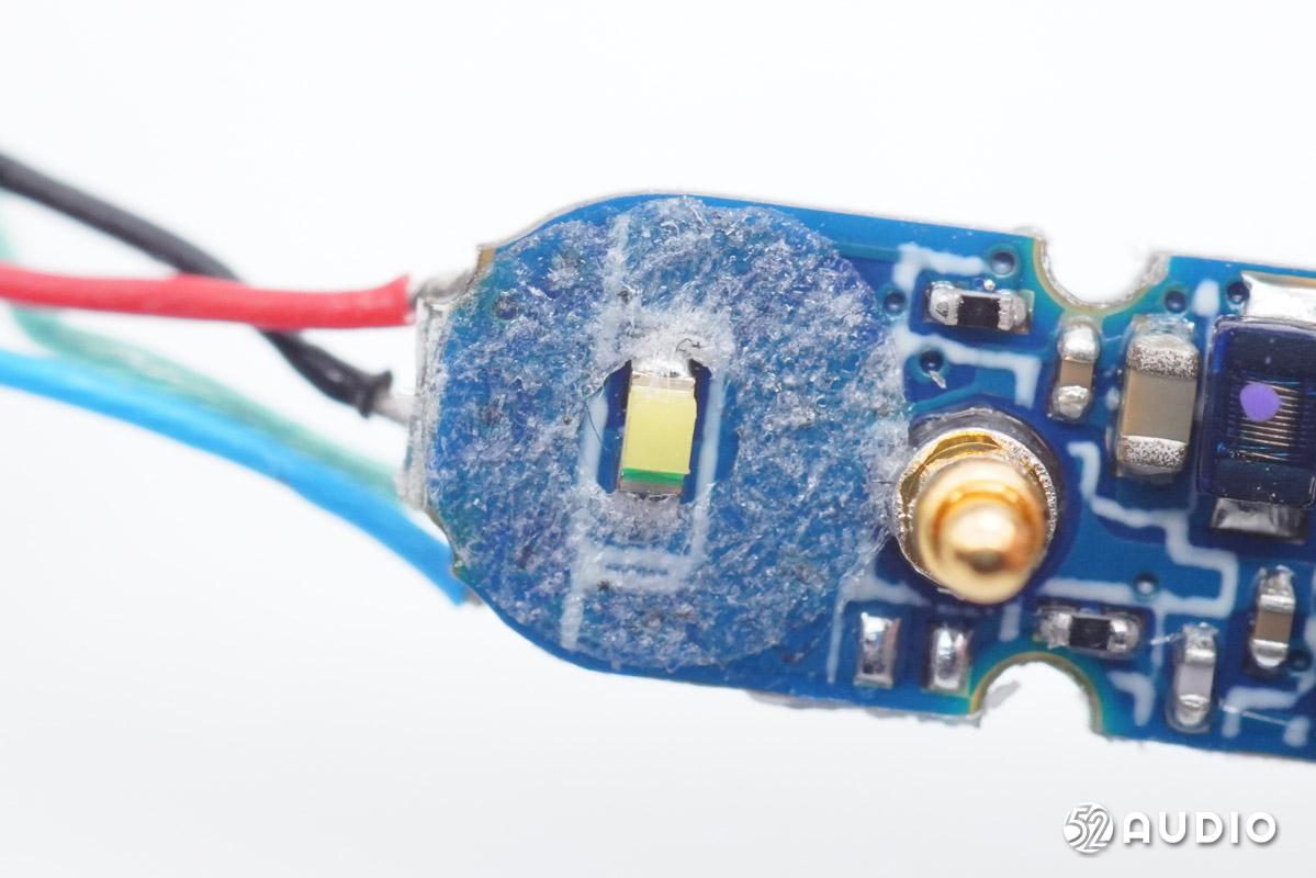 半入耳式降噪耳机jbl,轻量化头戴式无线耳机