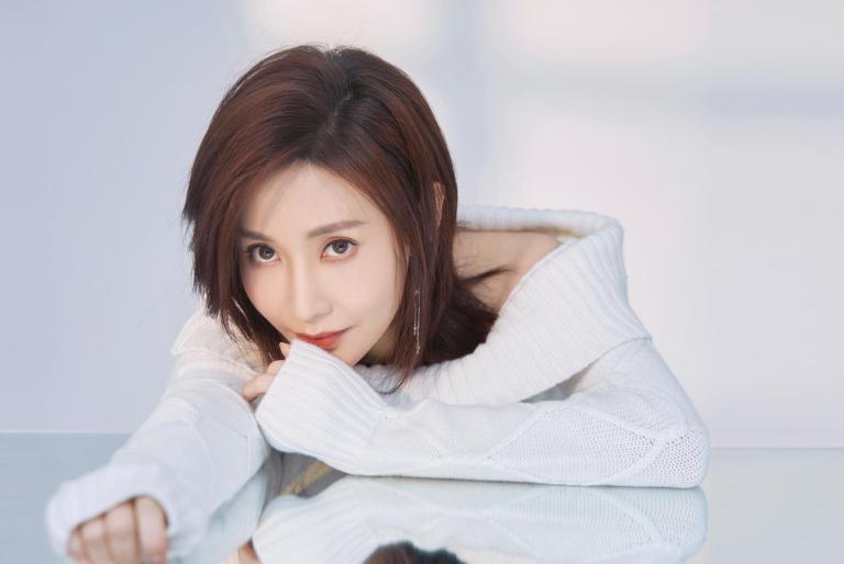 据说《怪美》中范美饰演者晨阳发布了征婚帖？看完不心动算我输