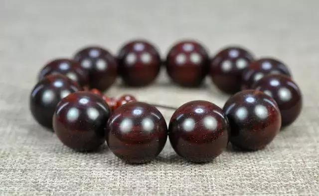 小叶紫檀雕刻摆件如何保养不开裂,小叶紫檀摆件开裂有没有办法补救