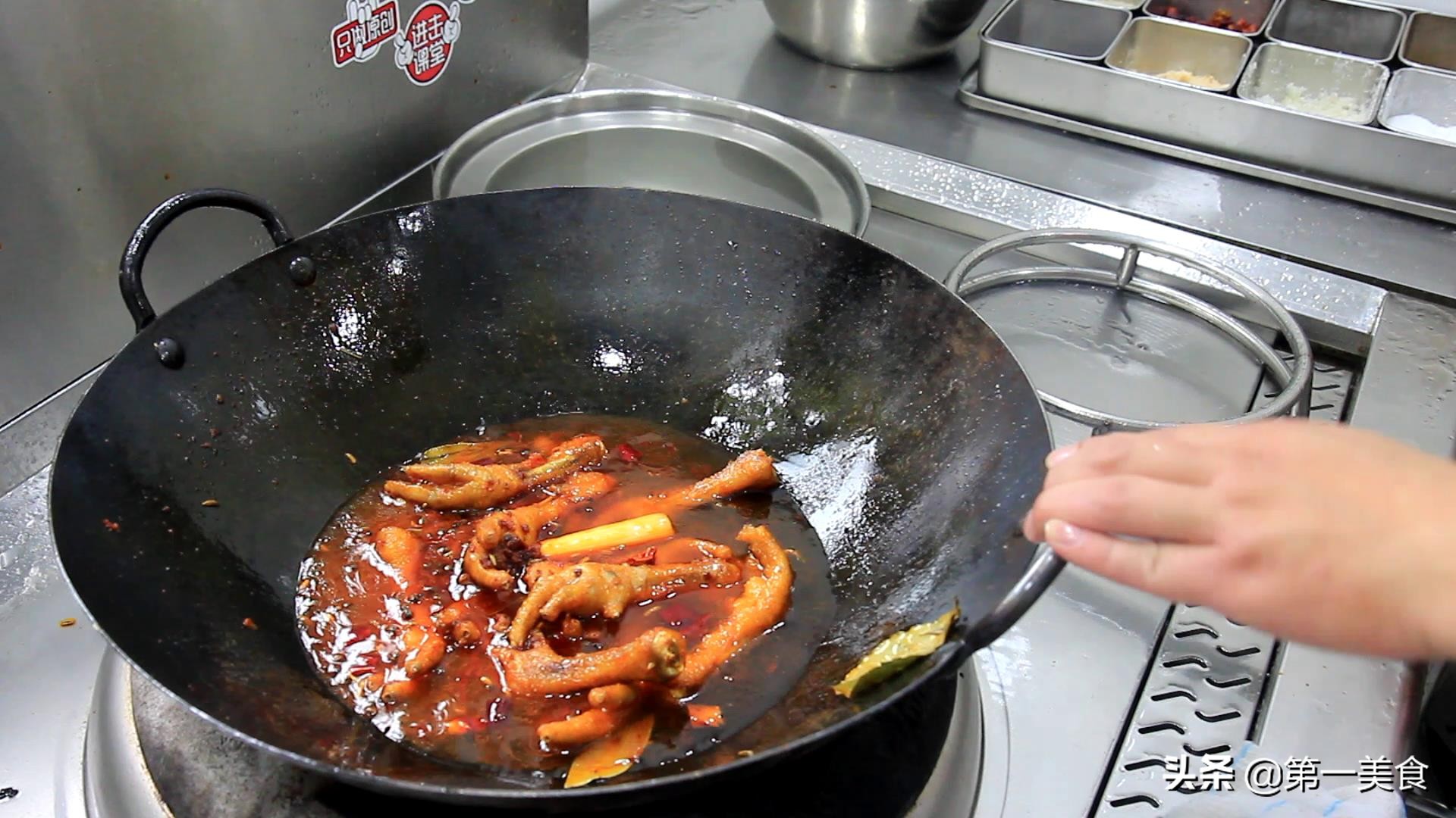 泡椒鸡爪正确好吃的做法,泡椒柠檬鸡爪无骨鸡爪的正宗做法