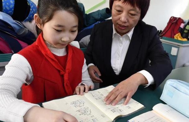 小学生作业题难倒家长,一年级必考试卷上最难的题目