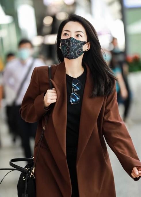 霍汶希穿绿色西装外套,霍汶希机场西装穿搭