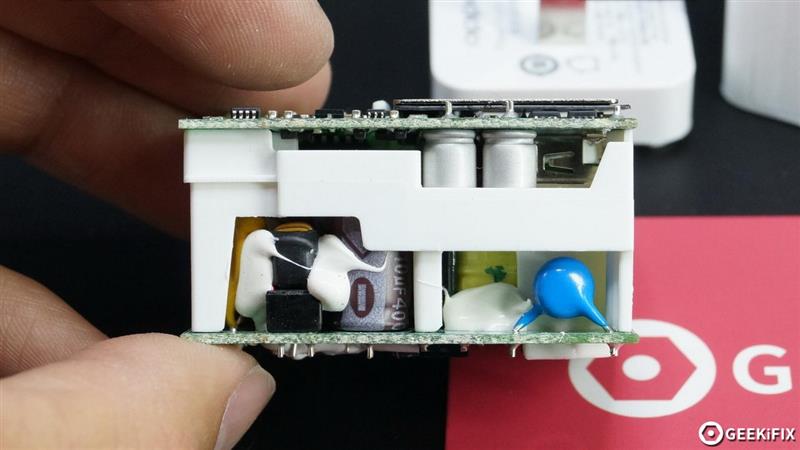 山寨也越来越舍得花成本了！拆解一个高仿的山货OPPO充电头