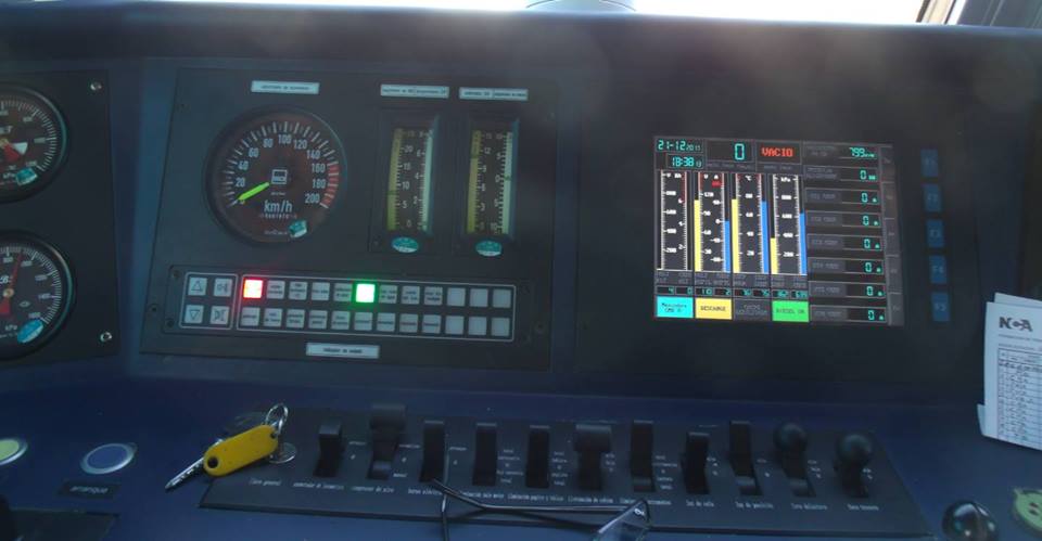 奔驰在大草原上的列车,奔驰在草原上的火车