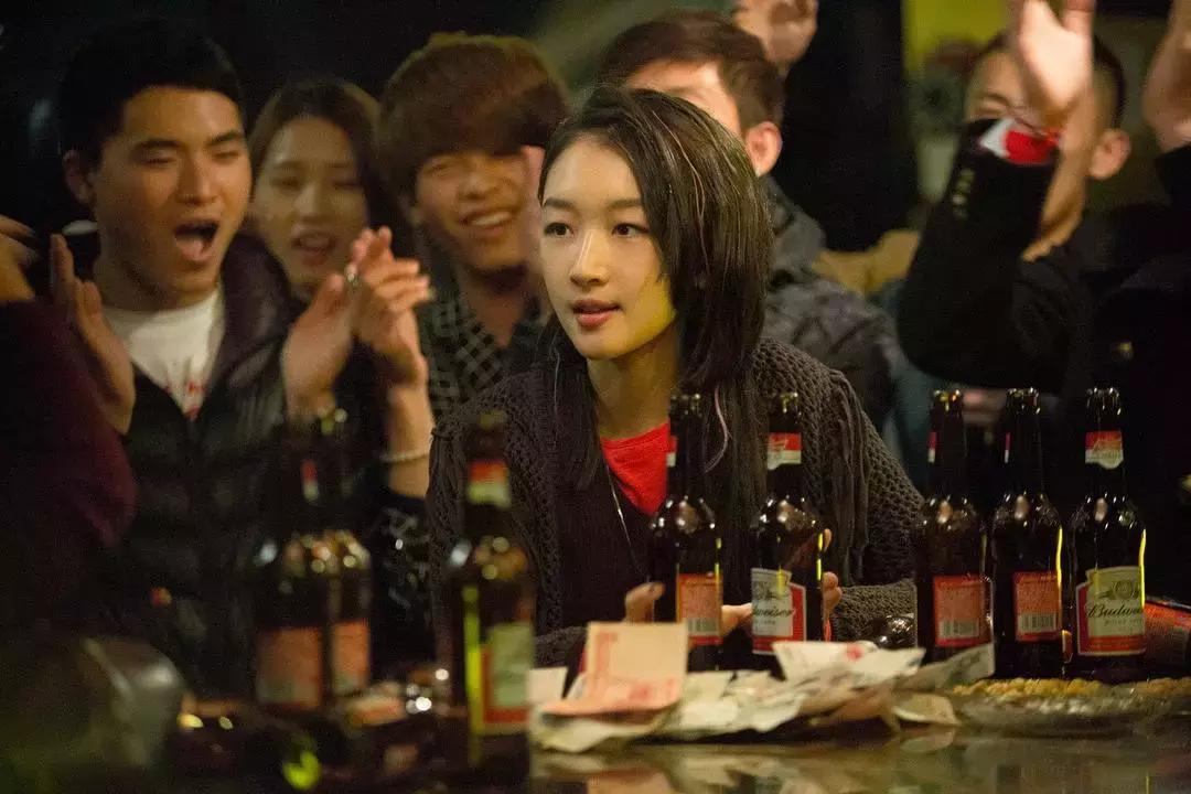 周冬雨当记者,周冬雨在记者采访时说喜欢谁