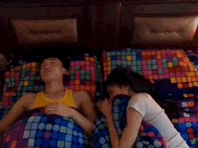 搞笑gif永远不要相信任何人,朋友圈gif背景搞笑