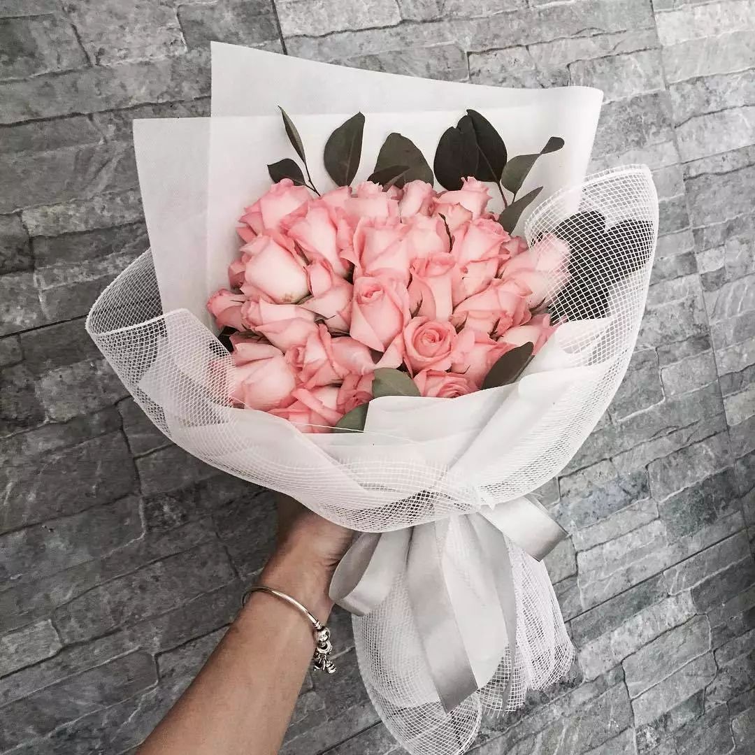 以香槟玫瑰为主的韩式花束,清新柔和治愈系韩式花束