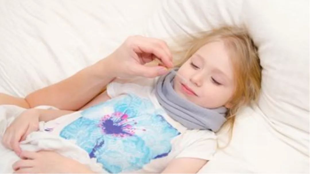 宝宝鼻塞好痛苦简单3招有效缓解,怎么帮小孩解决鼻塞