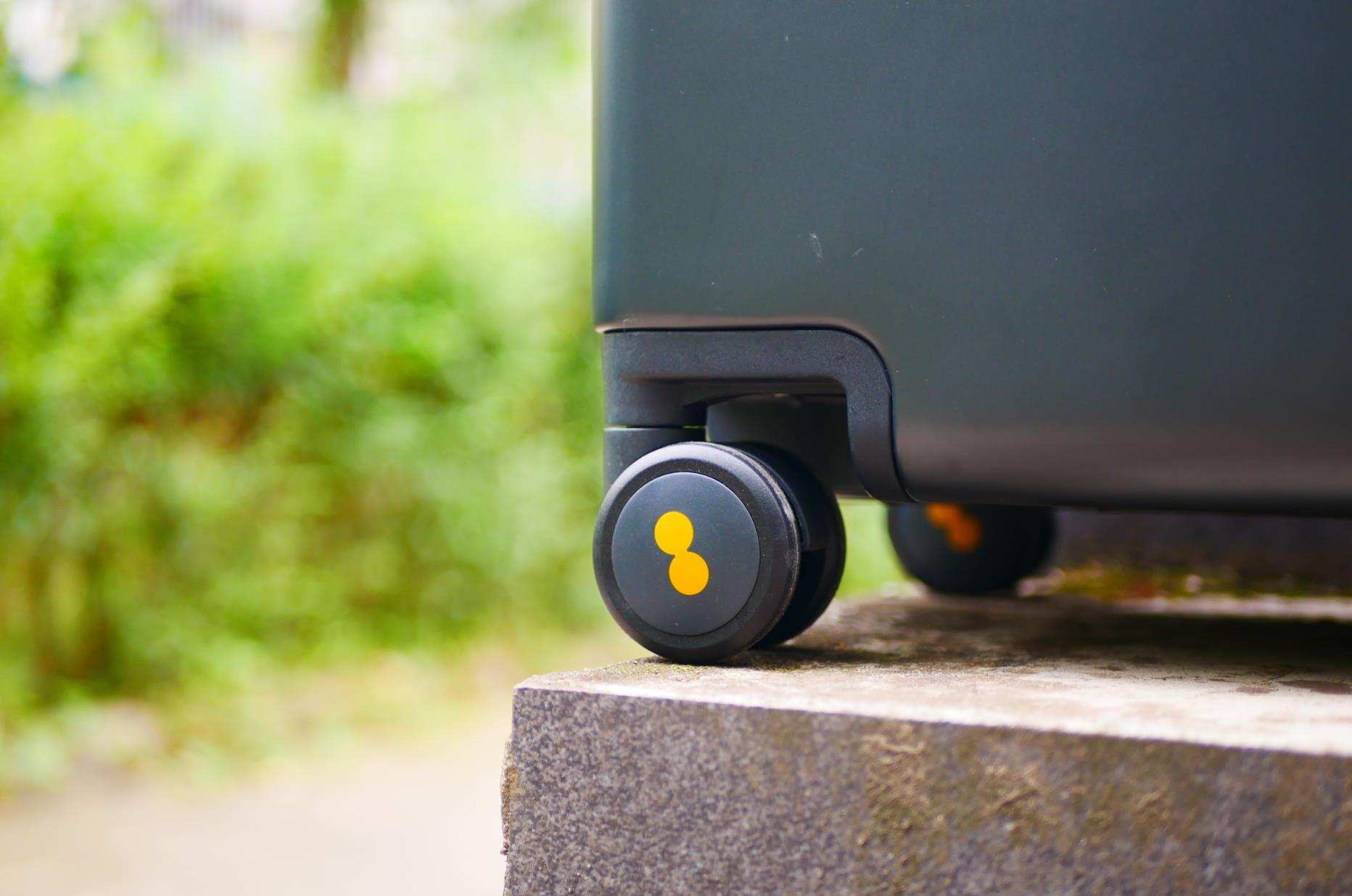 地平线8号20寸登机箱黑色,地平线8号经典系列行李箱测评