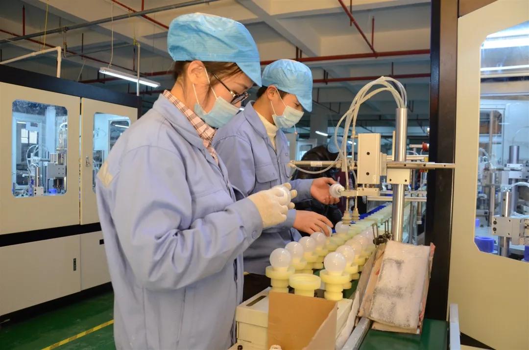 「新春走基层」江西凯耀照明：一手赶产能，一手抓招工